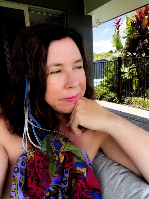 Cara Szellemes Author